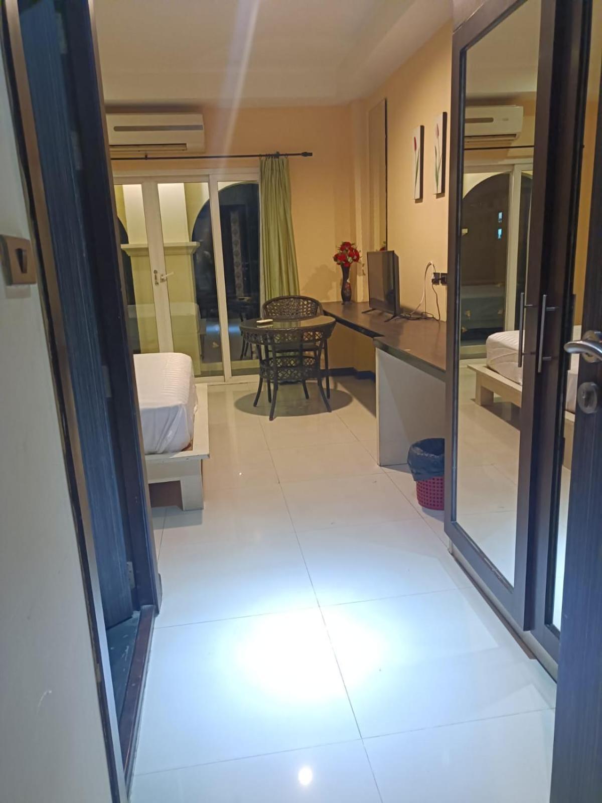פאטאיה Aura Inn Rooms מראה חיצוני תמונה